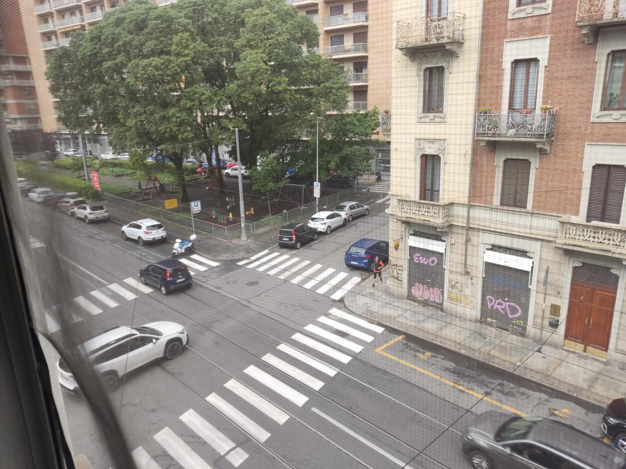 Apartment Near Metro Torino Esterno foto
